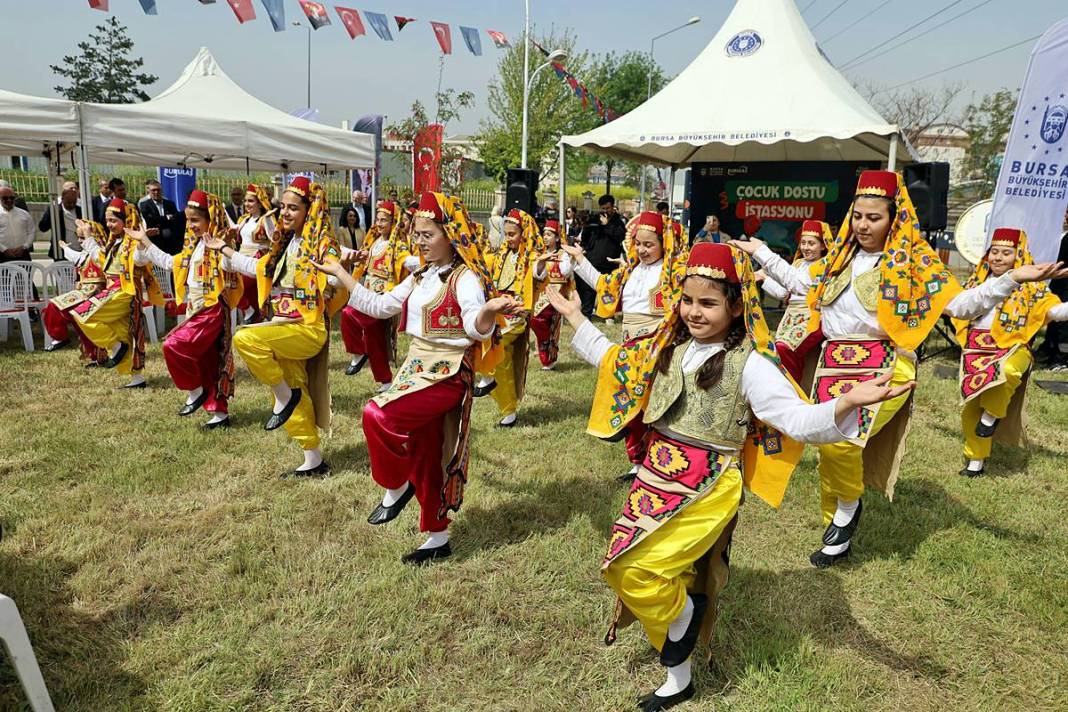 Çocuklar, bu metro istasyonundan çıkmayacak! Bursa'da 'Çocuk Dostu Metro İstasyonu' hizmete girdi 12